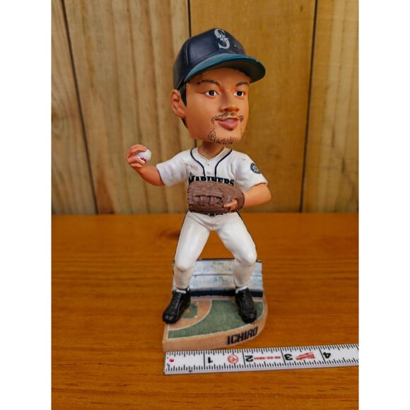 Ichiro Suzuki, Seattle Mariners Collectible Bobblehead - Picture 4 of 10